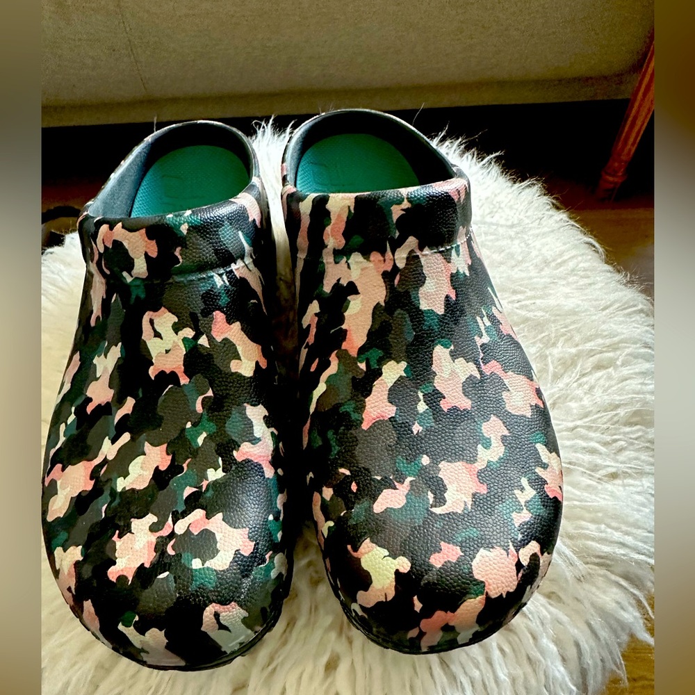 Dansko water shoes sz 37